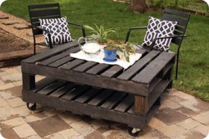 Pallet Table w Wheels