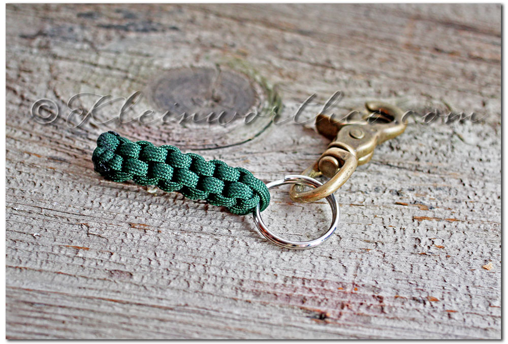 DIY Paracord Survival Key-chain 